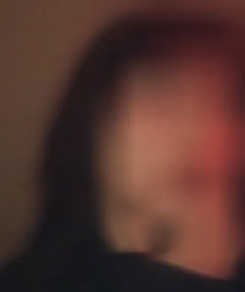 June, 19 años
